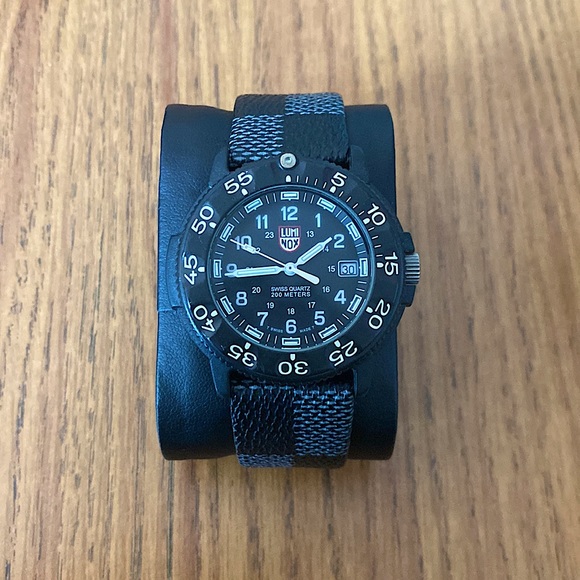 Luminox Series 3000 Black - Picture 1 of 4